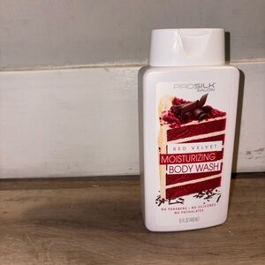 Red velvet cake scented body wash